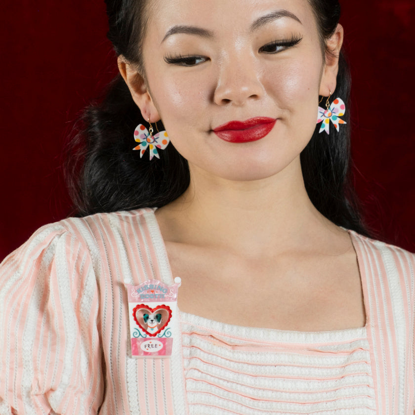 Free Kisses Brooch
